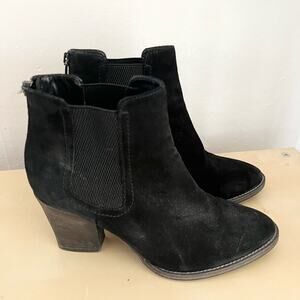 Aquatalia black suede zip up heeled booties chunky heel